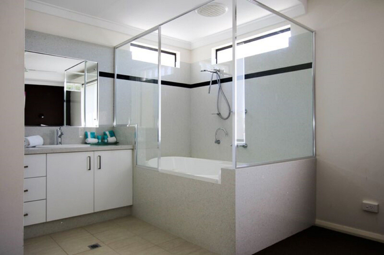 Bathroom 5, Margarets Beach Resort & Margaret River Beach Apartments, Augusta-Margaret River