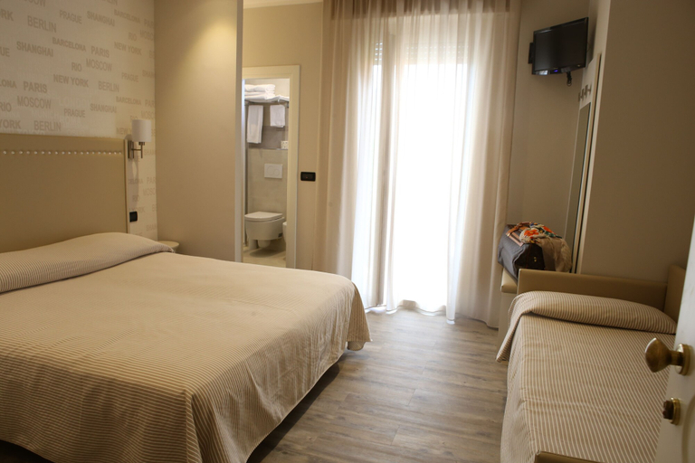 Bedroom 3, Hotel Piccinelli, Rimini