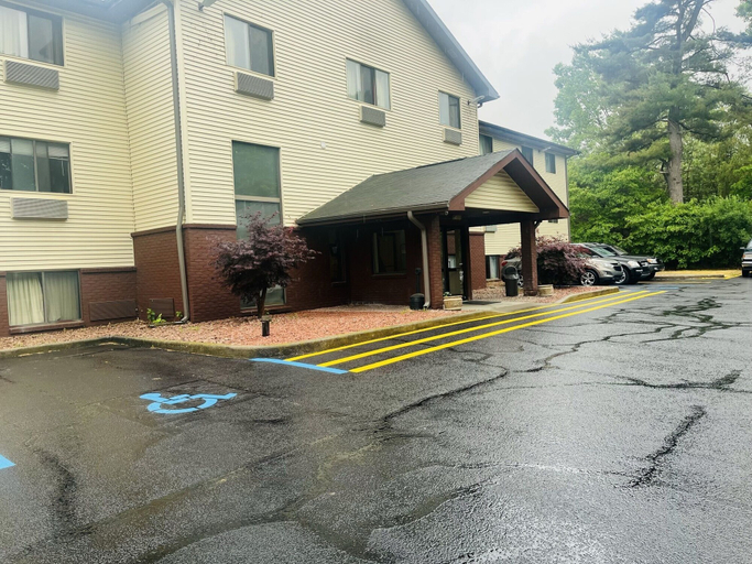 Exterior & Views 2, Rodeway Inn Whitehall, Muskegon