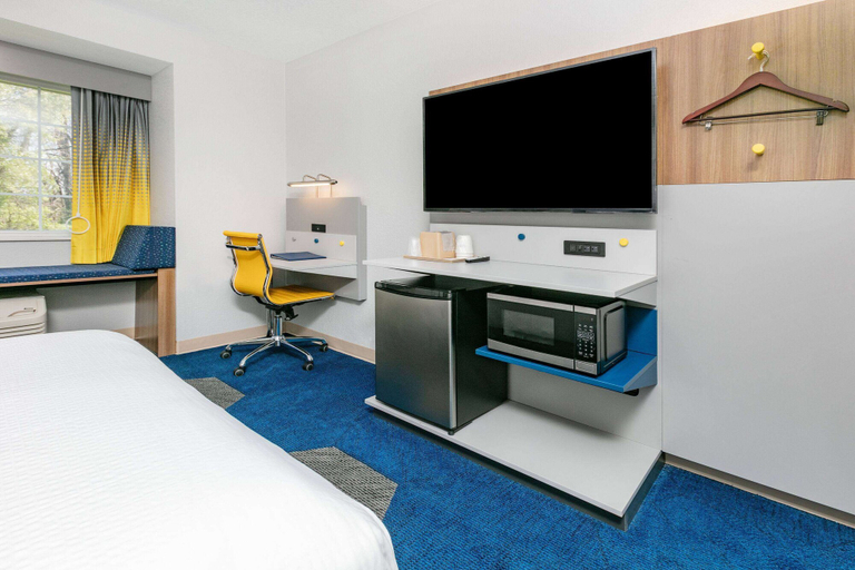 Bedroom 3, Microtel Inn by Wyndham Beckley, Raleigh
