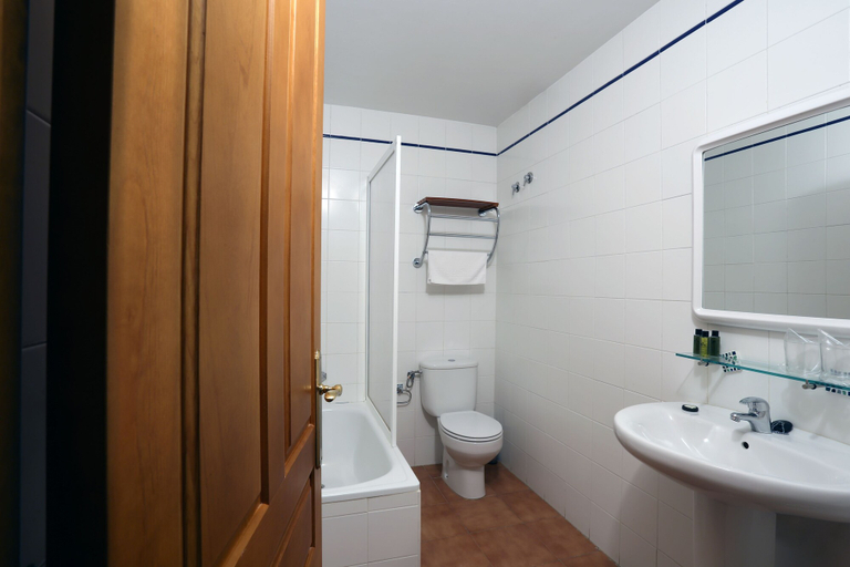 Bathroom 3, Hospedería de Sádaba, Zaragoza