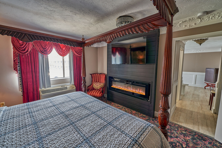 Bedroom 4, Hyannis Plaza Hotel, Barnstable