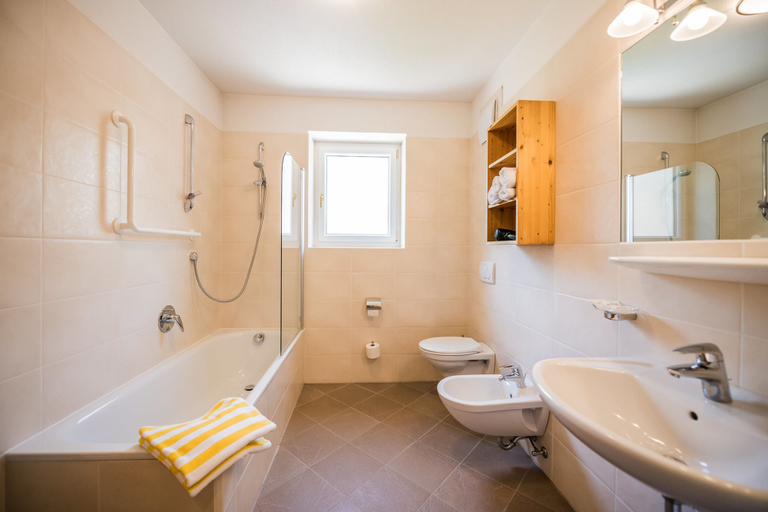 Bathroom 5, Wirtshaushotel Alpenrose, Bolzano