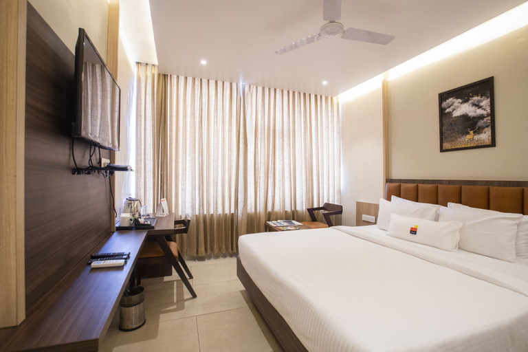 Bedroom, Myspace Kadison, Davanagere