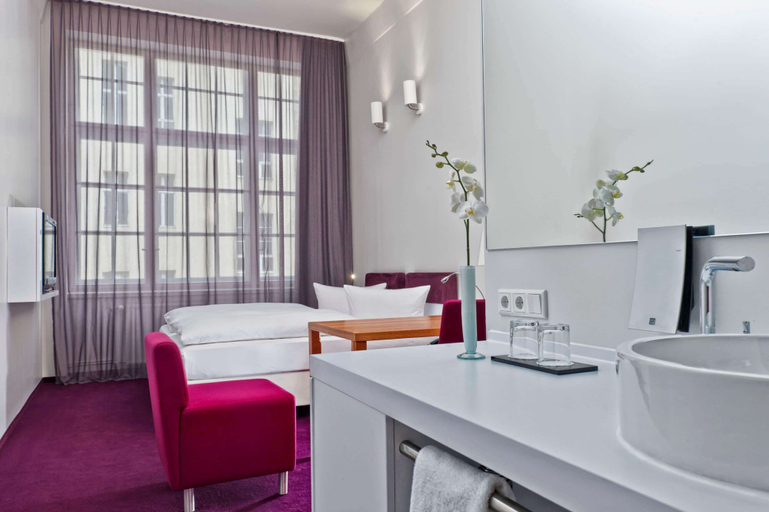Bathroom 5, Wyndham Garden Berlin Mitte, Berlin