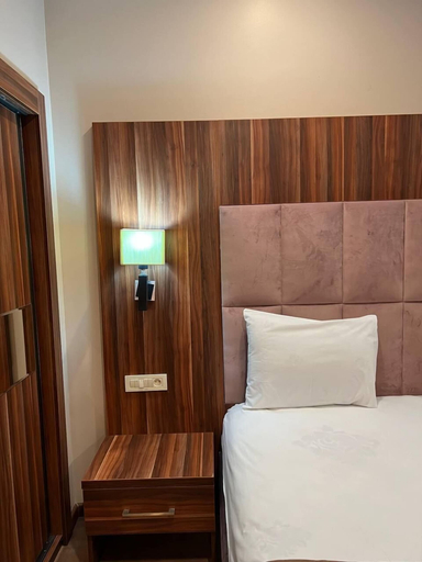 Bedroom 3, Pilot Apart Hotel, Baku