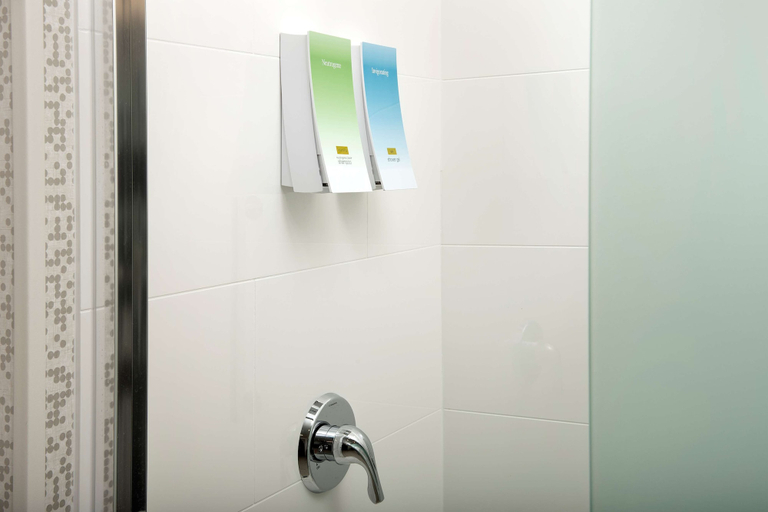 Bathroom 5, Home2 Suites by Hilton Orlando Downtown, Orange