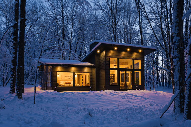 Exterior & Views