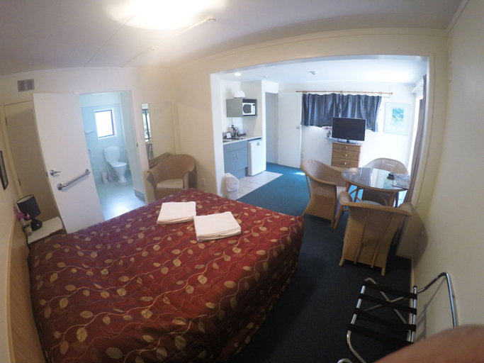 Bedroom 4, Bay Sands Seafront Studios, Far North