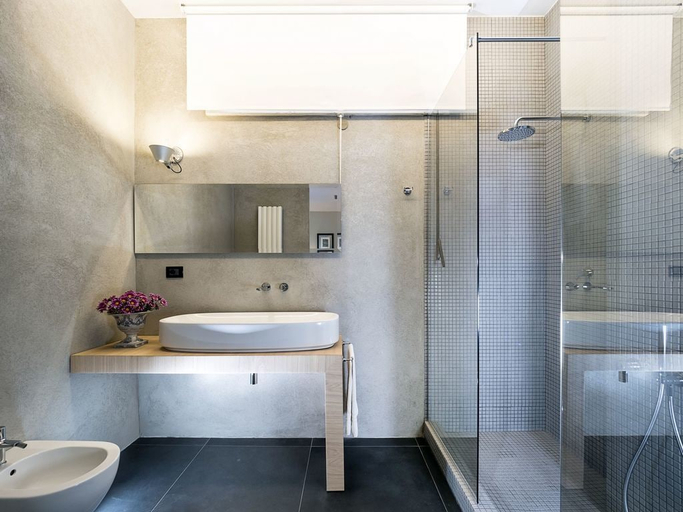 Bathroom 4, Profumo d'Oriente, Syracuse