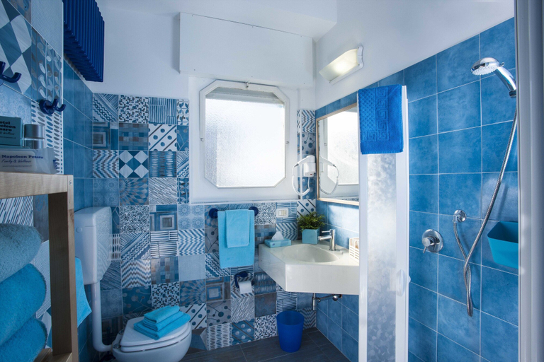 Bathroom 5, Hotel Napoleon, Pesaro E Urbino