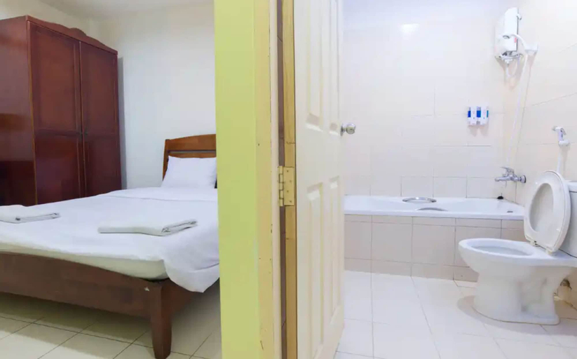Bathroom 12