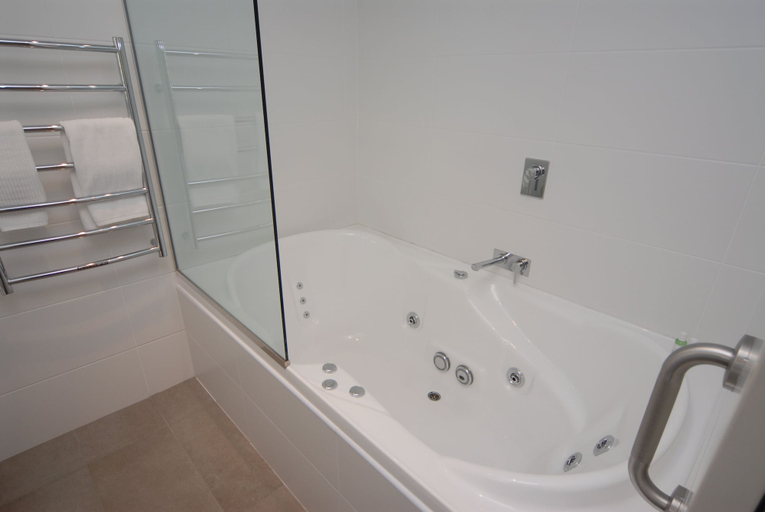 Bathroom 5, Bluestone On George, Dunedin
