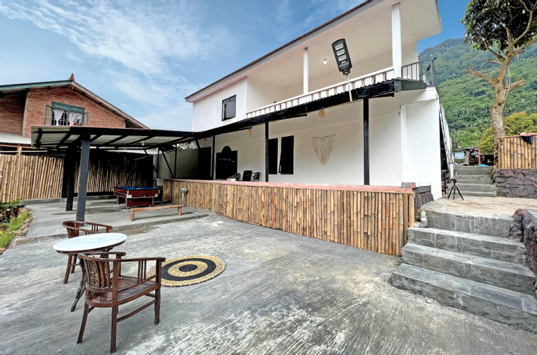 Exterior 6