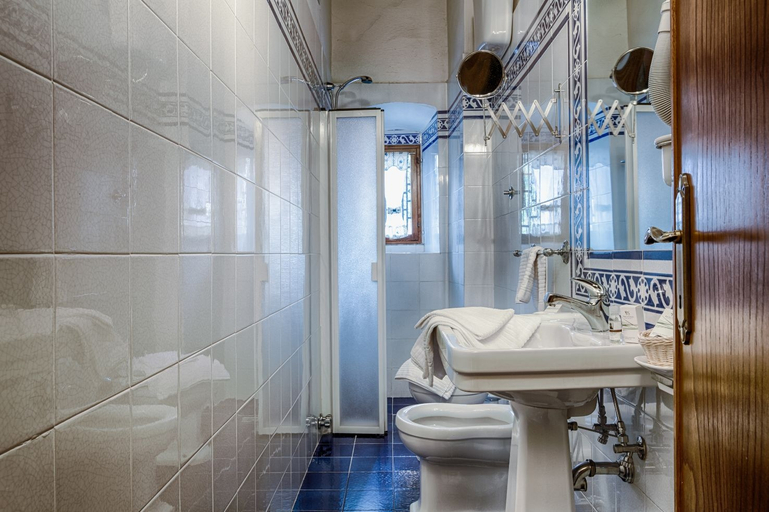 Bathroom 4, Villa Campestri Olive Oil Resort, Florence