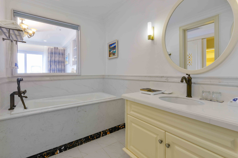 Bathroom 4, Lan Rung Beach Resort, Đất Đỏ