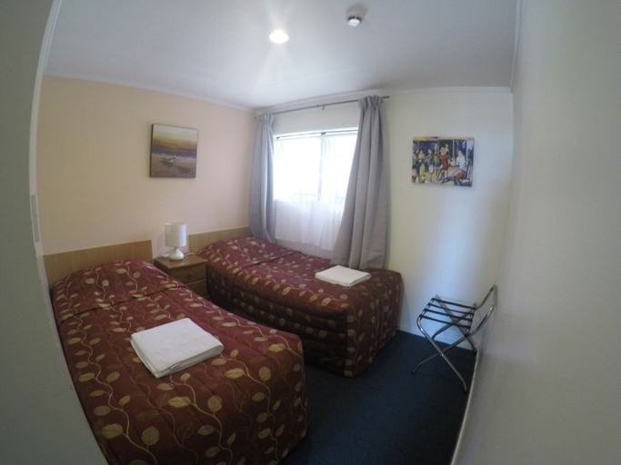 Bedroom 4, Bay Sands Seafront Studios, Far North