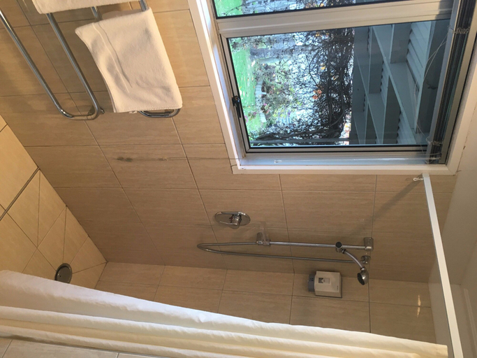 Bathroom 4, Edgewater Motel Te Anau, Southland