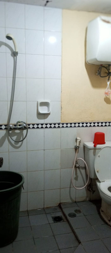 Bathroom, 2BR Kondominium Carita Krakatau, Serang