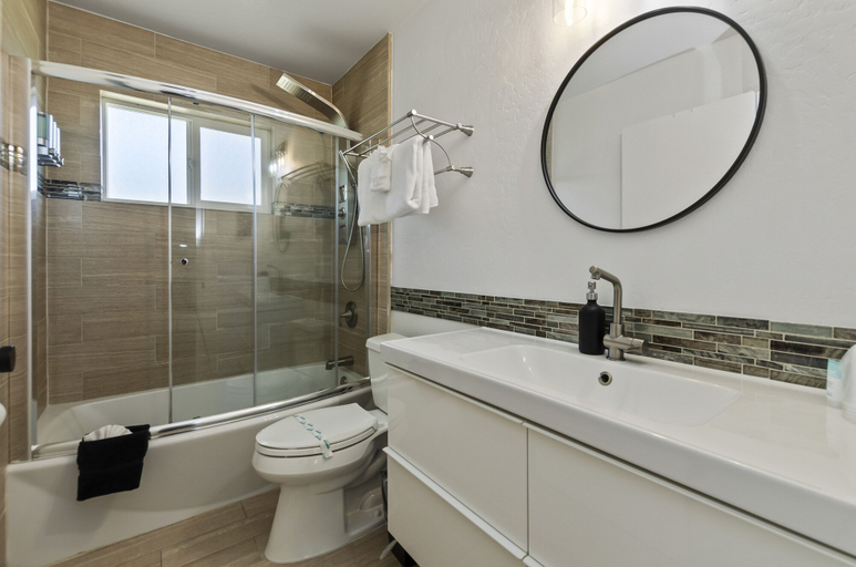 Bathroom 4, The Jeffrey Hotel, El Dorado