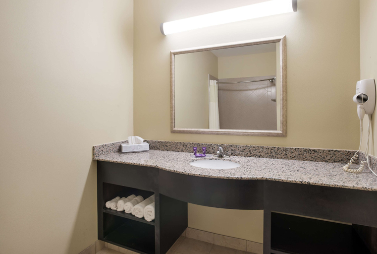 Bathroom 5, Knights Inn Bunkie, Avoyelles