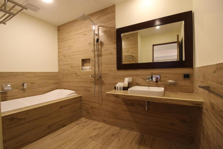 Bathroom 5, Ambassador in Paradise, Malay