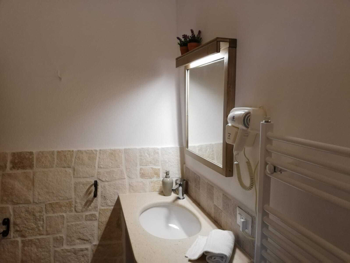Bathroom 5, Trulli bbalberobello, Bari