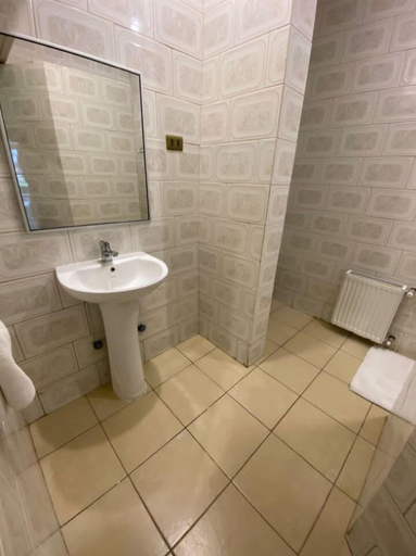 Bathroom, Hotel Linares, Linares