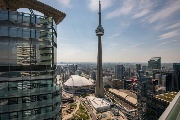Others 3, Elegant condo with stunning lake & views, Toronto