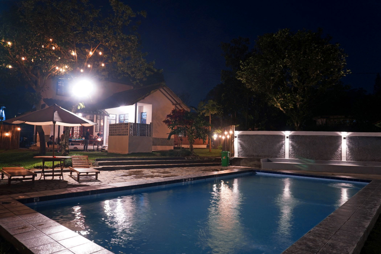 Swimming Pool 13