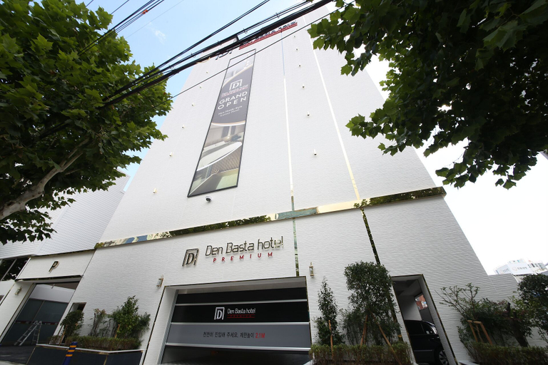 Exterior & Views 2, Denbasta Premium Hotel Bumil, Busanjin