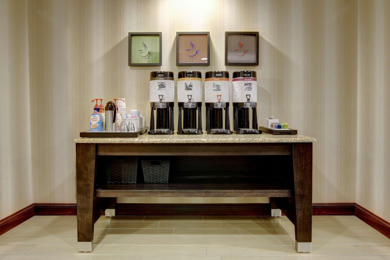 Food & Drinks 5, Hampton Inn & Suites Alexandria, Douglas