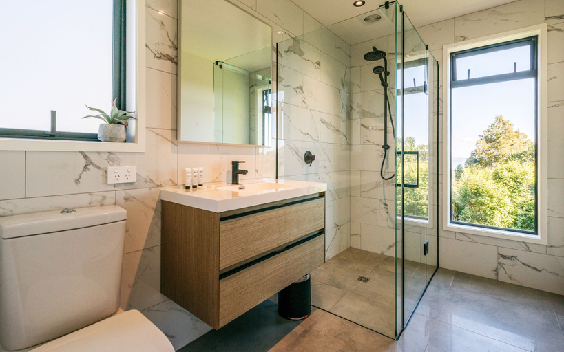 Bathroom 4, Villas Waiheke, Auckland