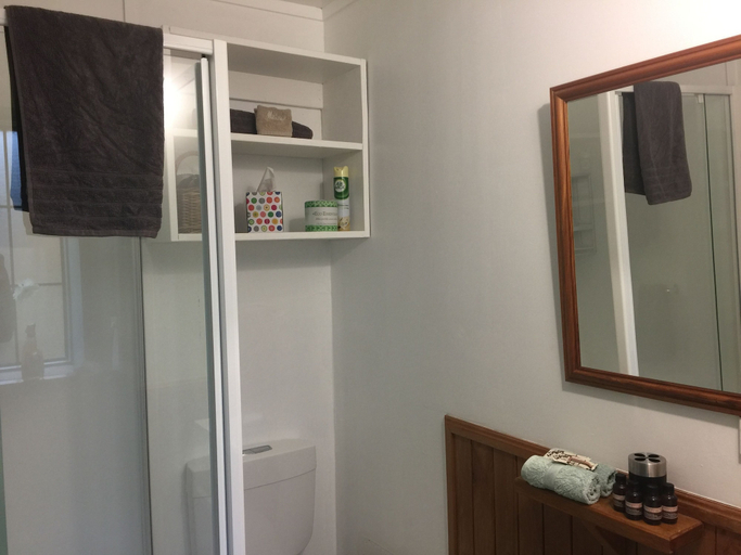 Bathroom 4, Grafton Cottage & Chalets, Thames-Coromandel