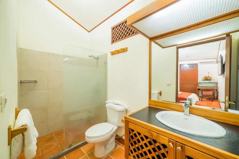 Bathroom 5, Hotel Palma de Oro, Nandayure