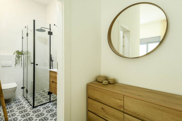 Bathroom 4, Spacious 3BR Apt w Garden Ramat Hasharon