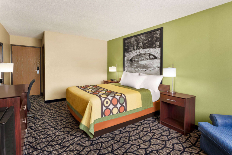 Bedroom 3, Super 8 by Wyndham Ankeny/Des Moines Area, Polk