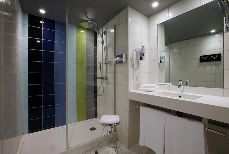Bathroom 4, Hôtel Le Cinq Hyper Centre Ville, Savoie