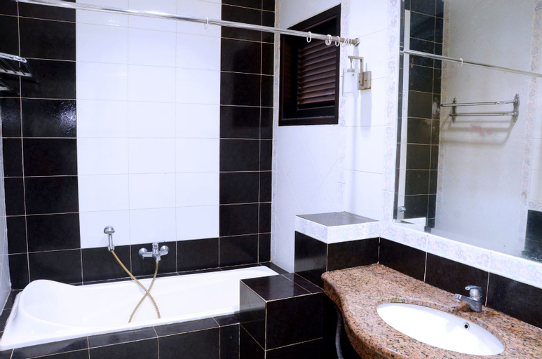 Bathroom 9
