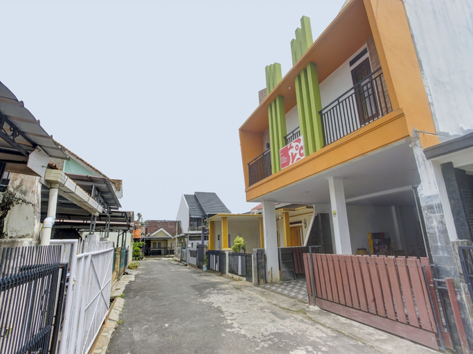 Exterior & Views 2, OYO 90659 Griya Tentrem Syariah, Bandar Lampung