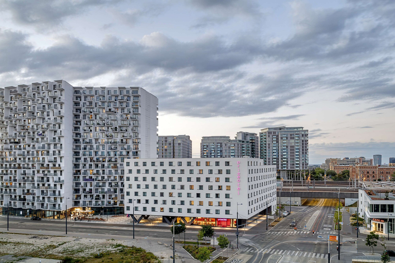 Exterior & Views