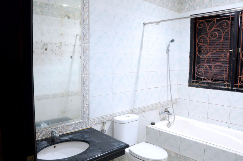 Bathroom 15