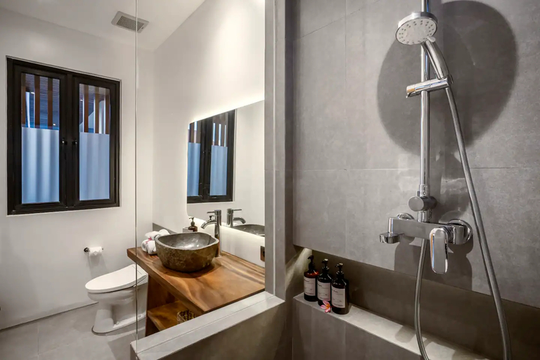 Bathroom 5, Villa Bhima by BaliSuperHost, Badung