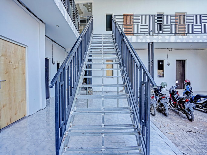 Public Area 2, OYO LIFE 91594 Bungah Residence Syariah, Gresik