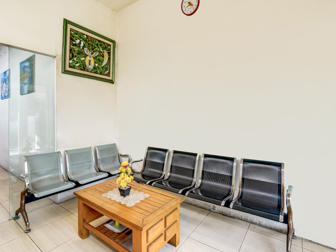 Public Area 2, OYO 91361 Benlin D'kost Syariah, Surabaya