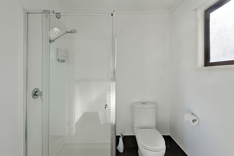Bathroom 16