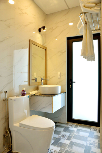 Bathroom 5, Buon Ma Thuot Hotel, Buon Ma Thuot