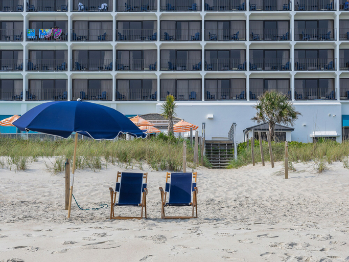 Exterior & Views 2, Crystal Coast Oceanfront Hotel, Carteret