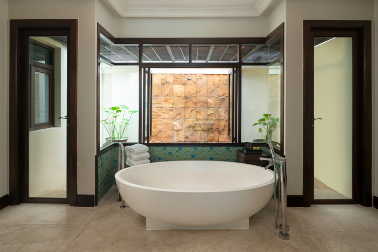 Bathroom 4, InterContinental Hotels PATTAYA RESORT by IHG, Pattaya