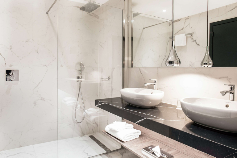 Bathroom 5, Radisson Collection Grand Place Brussels, Bruxelles